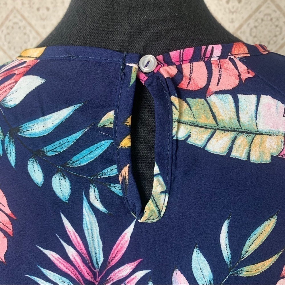 Tropical Navy Blue Leaf Print Blouse – Vacation Vibes, NWOT, Size M - Picture 4 of 11